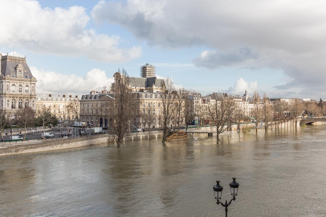 Veeve - Overlooking The Seine On Ile De La Cite Paris Eksteriør bilde
