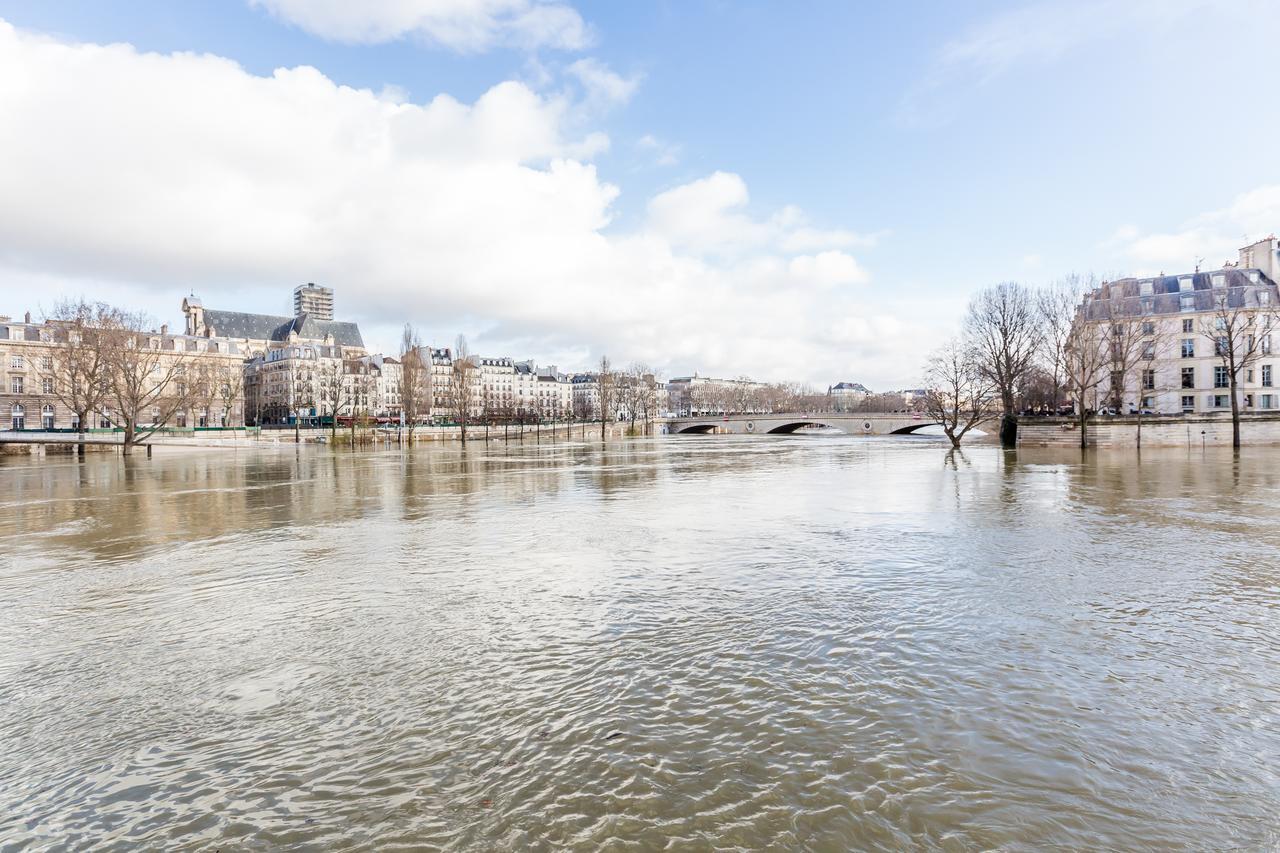 Veeve - Overlooking The Seine On Ile De La Cite Paris Eksteriør bilde